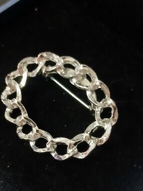 Silver Chain Link Circle Brooch - Elegant Women’s Jewelry